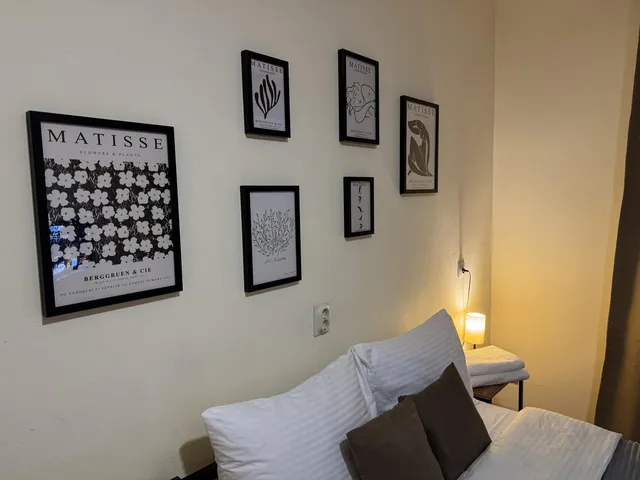 Photo 1