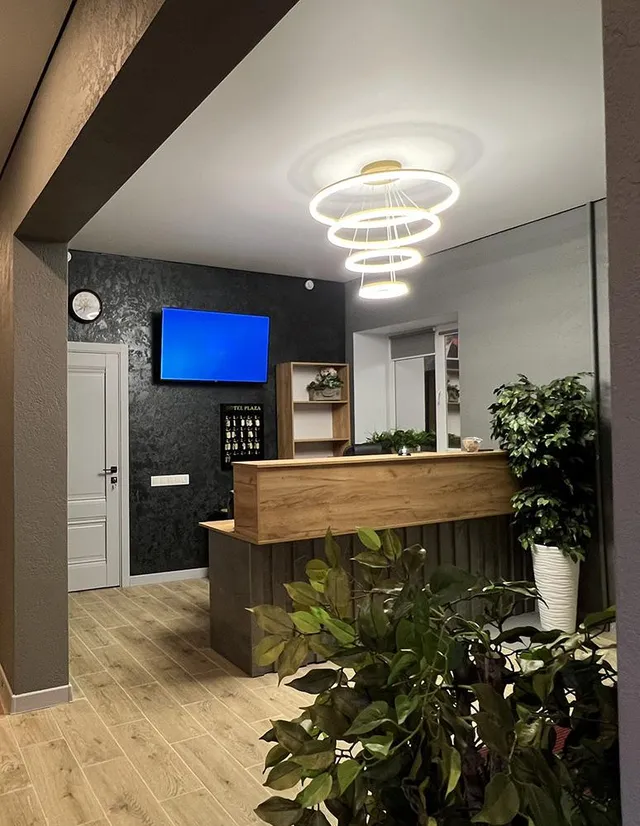 Hotel Plaza+ (Отель Плаза+)