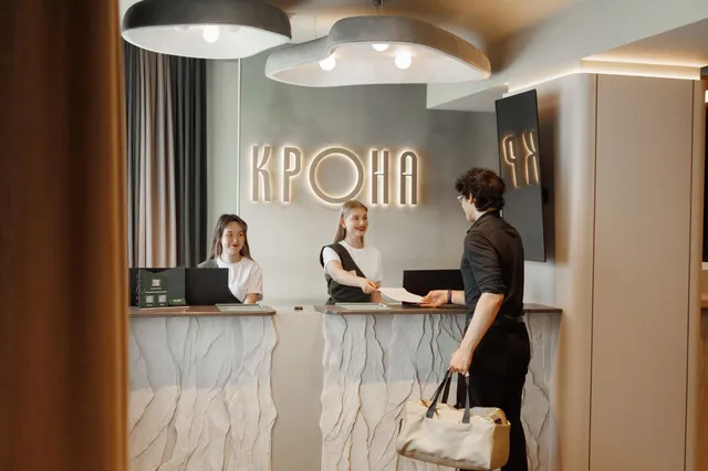 Крона (бывший Версаль)