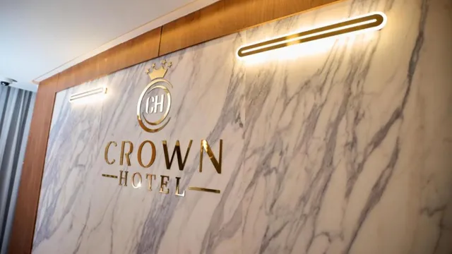 Crown Hotel (Краун)