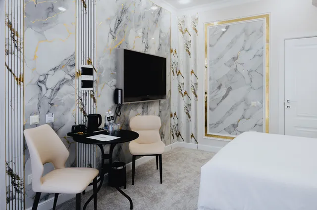 Bon Hotel (Бон)