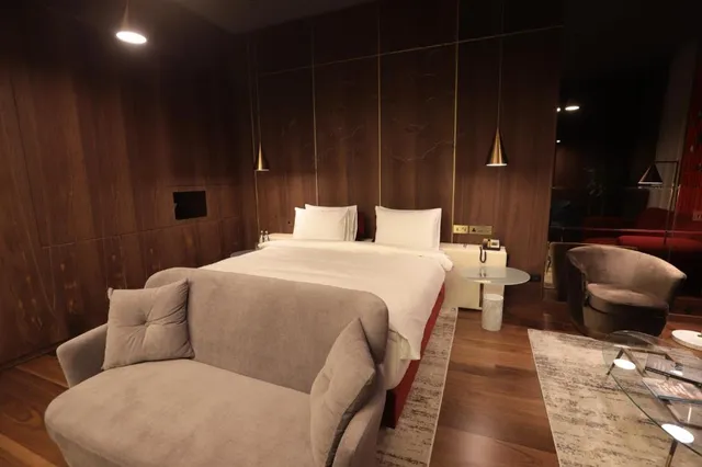 The Veil Hotel (Зе Веил)