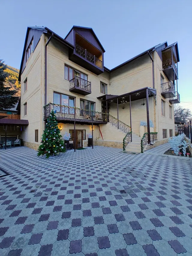 Golden House (Голден Хаус)