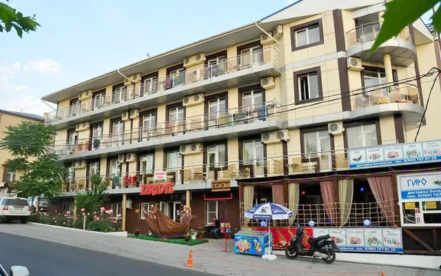 Photo 1