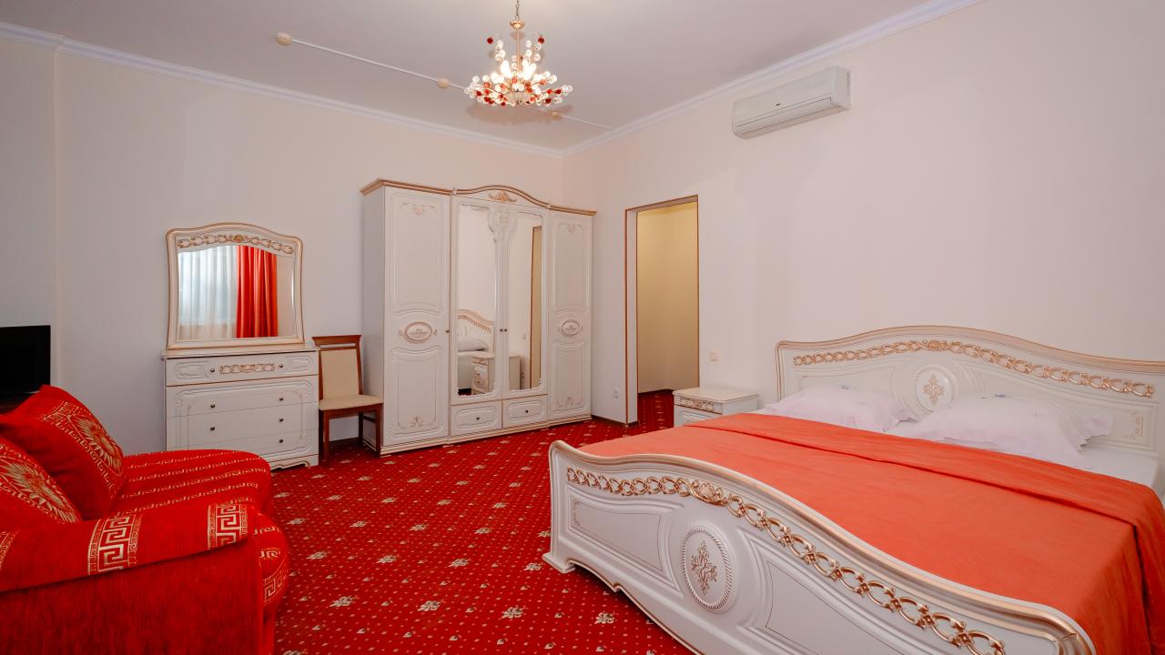 Кипарис  — Отели