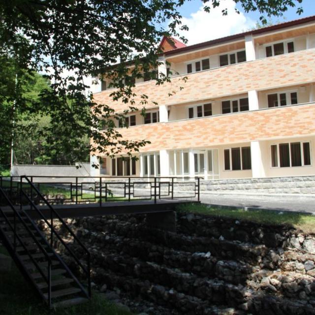 Tsaghkahovit Hotel (Цахкаовит)