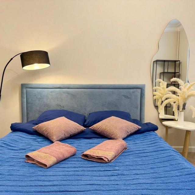 Make Yourself At Home on 1st South Passage 8