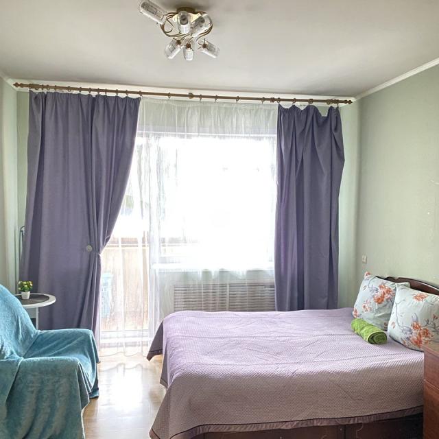 It's cozy as at home on Stroiteley Avenue