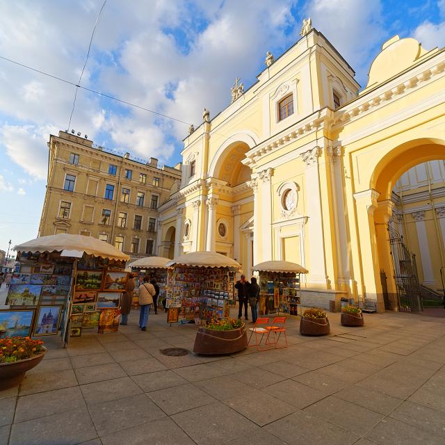 Apartments on Nevsky Prospekt 32
