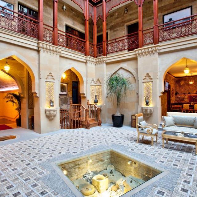 Shah Palace (Шах Палас)