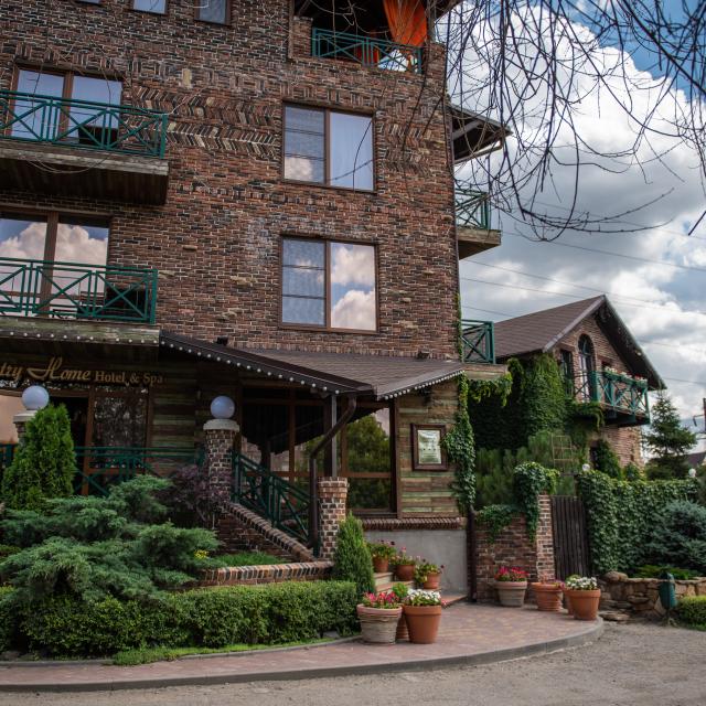 Rassl Country Home (Рассл Кантри Хоум)