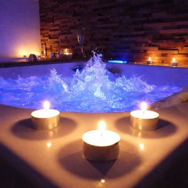 Jacuzzi SpaApartHotel Minsk (Джакуззи Спа Апарт Отель Минск)