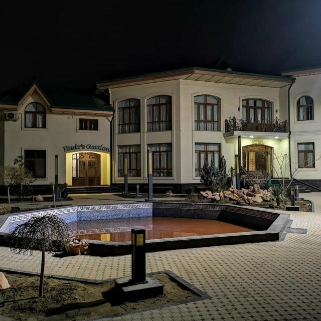 Emir's Garden (Эмирс Гарден)
