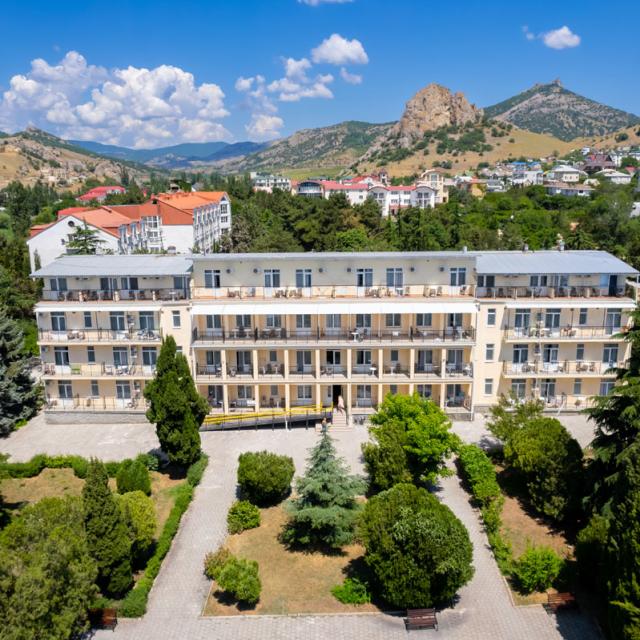 Гранд Курорт парк-отель (бывш. Крымское приморье)