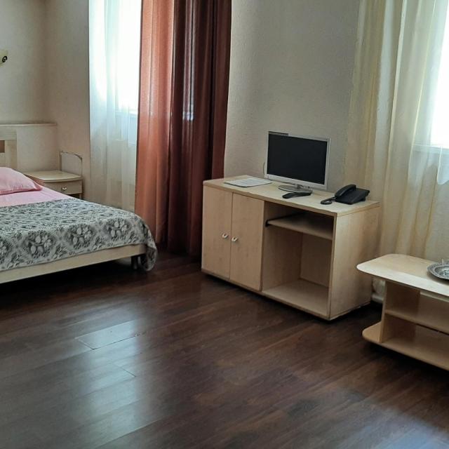 Золотое крыло (Ленина, 51)