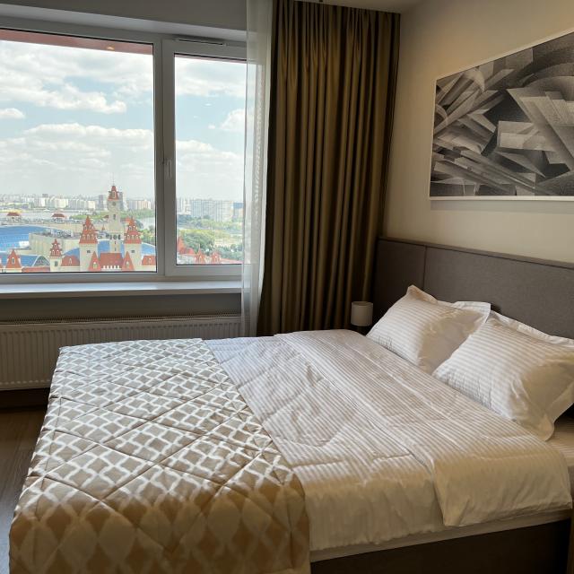 Apartment with a view of the Island of Dreams on Andropov Avenue