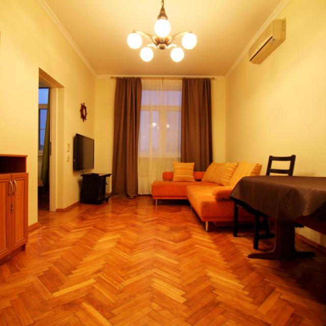 Tverskaya Street (Тверская Стрит) на улице Тверская 8 корпус 2