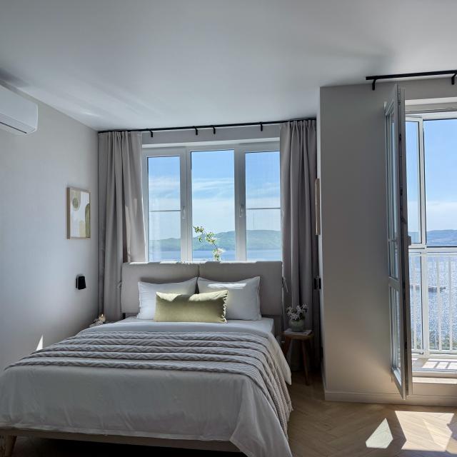 Studio with panoramic views of the Volga River and mountains