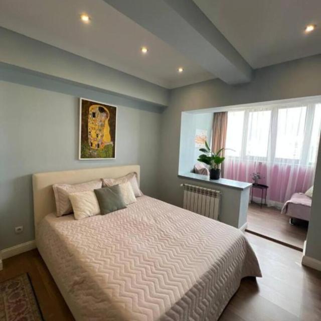 Bayhouse on 140 Aimanova Street