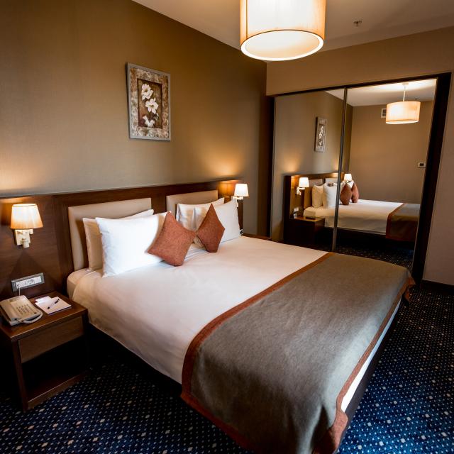 Parkside Hotel & Apartments