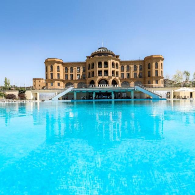 Latar Hotel Yerevan (Латар Ереван)