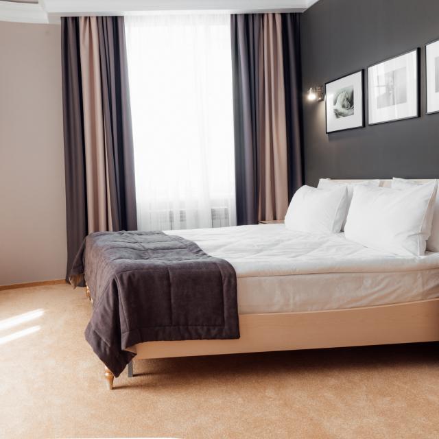 Ya - Hotel
