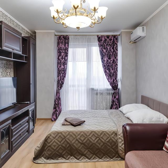 Apartments on Komarova Boulevard 9/4