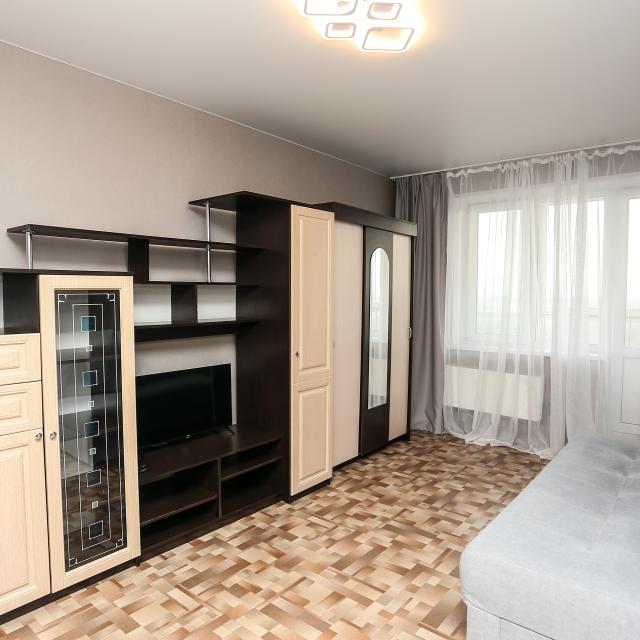 Apartment on 39 Entuziastov Street