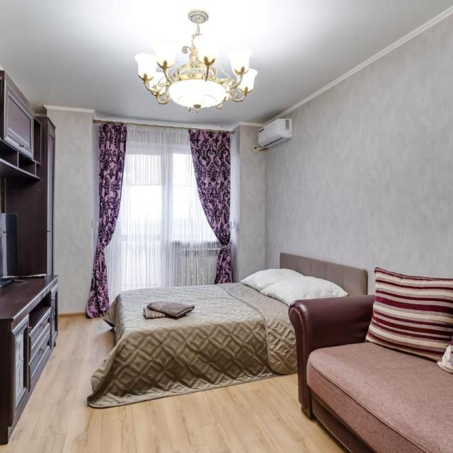 Apartments on Komarova Boulevard 9/4