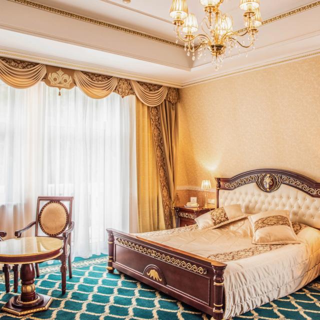 Grand Palace (Гранд Палас)