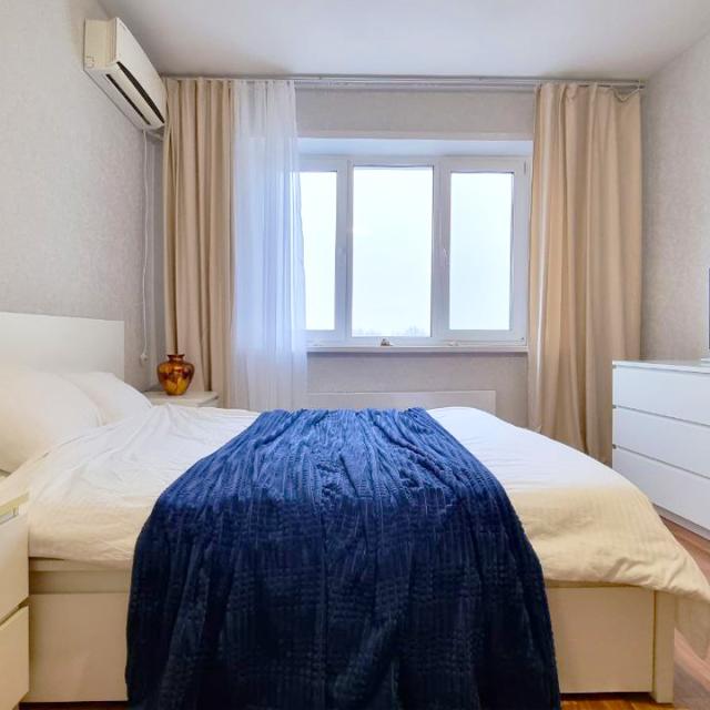Niki Rent на Академика Жук 12