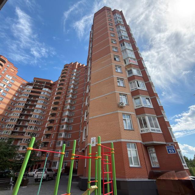 Apartments on Vladimir Vysotsky street 53