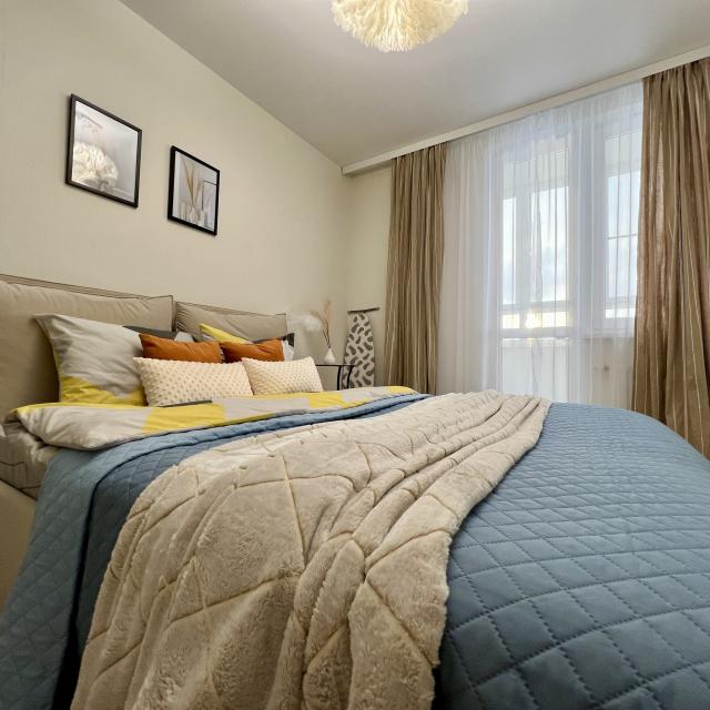 Apartment on Heroes of Donbass Avenue 10