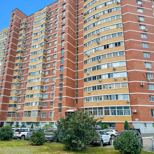 EasyRent on 110 Alexander Kudashev Street