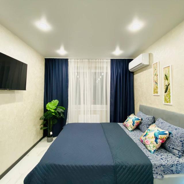 ROYAL BLUE Luxury Apartment on 39k8 Zapolyarnaya Street