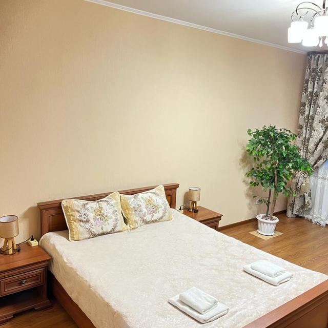 Rent in White Roses on Yaryginskaya embankment 23