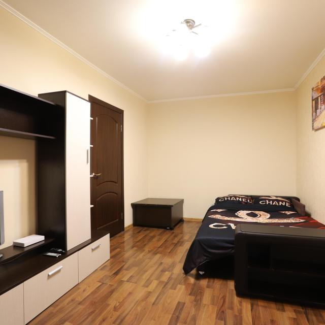 Apartments on Klenovy Boulevard 9 building 1