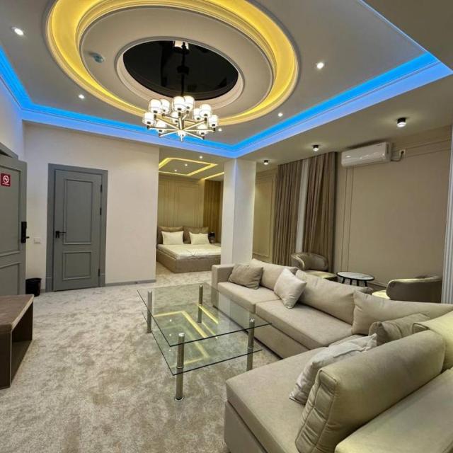 Mehmon Saroy Grand (Мехмон Сарой Гранд)
