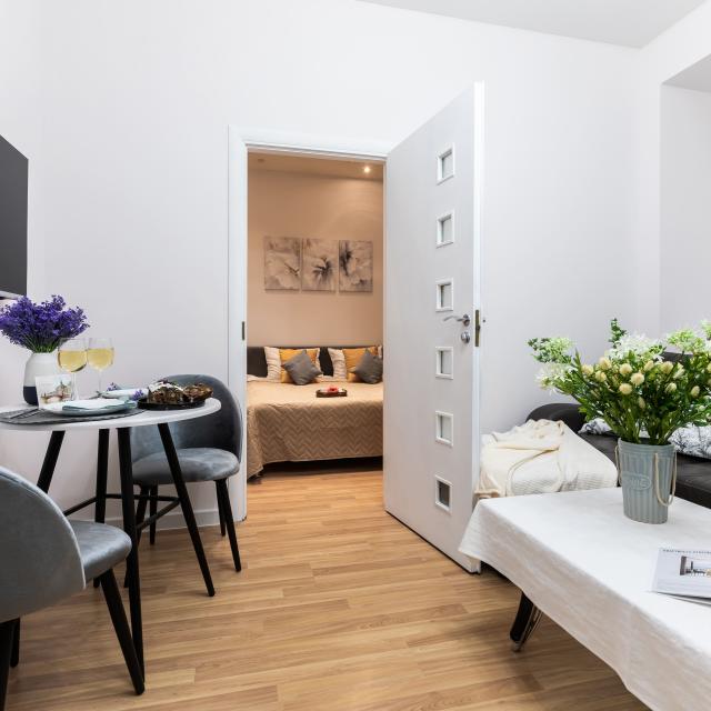 FlatStay on Dekabristov Street 62-64