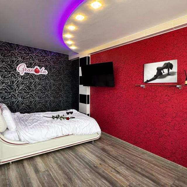 Granada Apartments on A. Z. Smelyansky Street