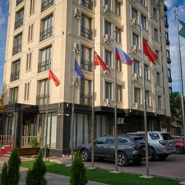 Crown Hotel (Краун)