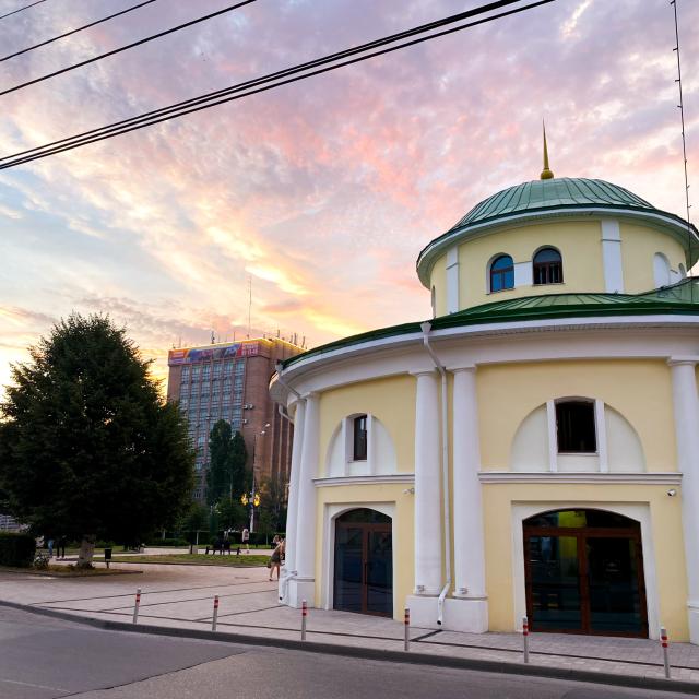 Akvarel on Krasnoryadskaya street