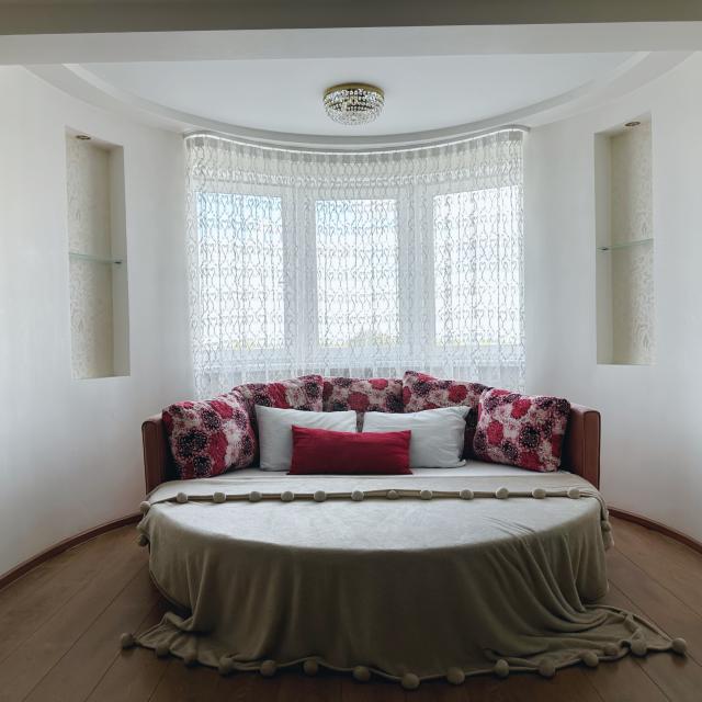 Apartment with panoramic views of the river and all the monasteries