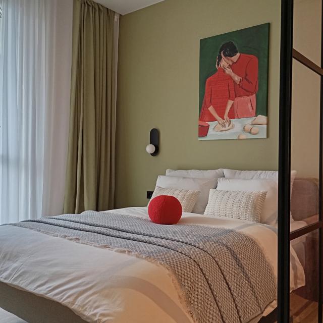 DeNewHome Liberty Apartments are a business class apartment with a central parking space