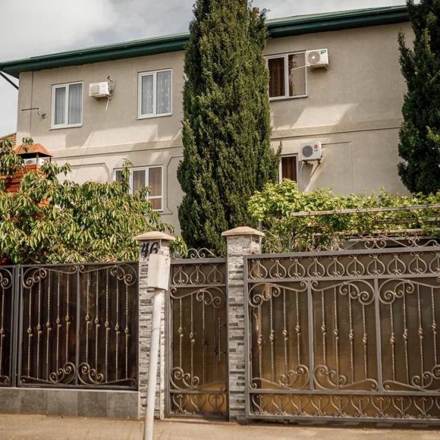 Guest house on Sevastopolskaya