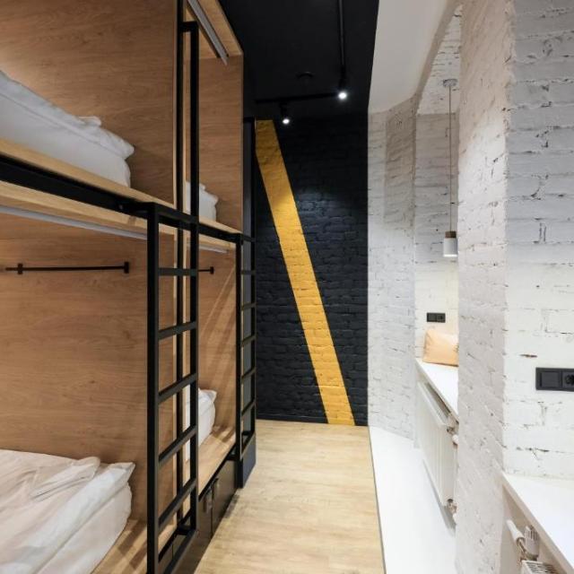 InBox Capsule Hotel (ИнБокс Капсула)
