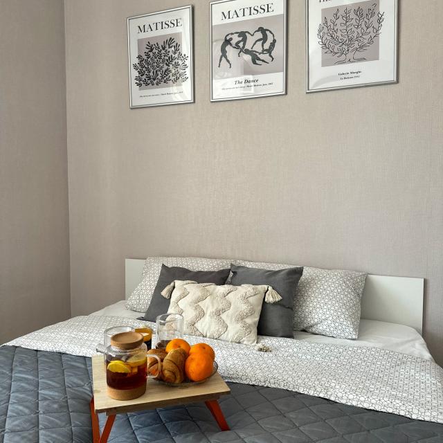 A sofa and a suitcase in the Zakamenskiy 22 microdistrict