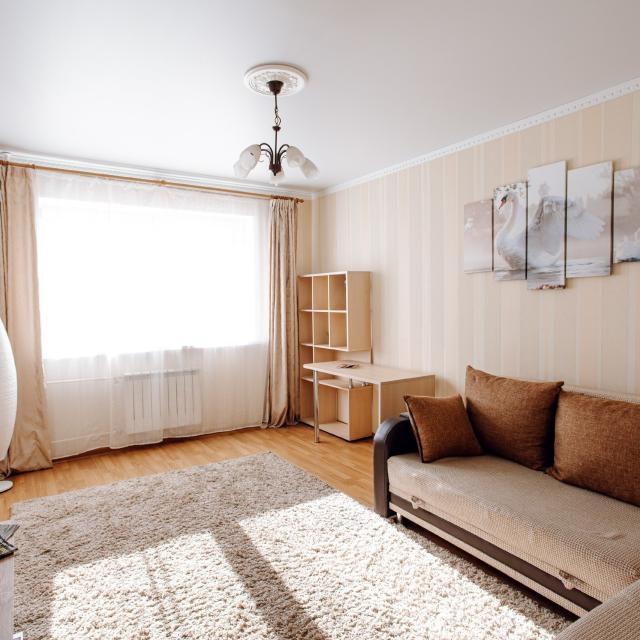 Apartments on Lenin Avenue 112-78