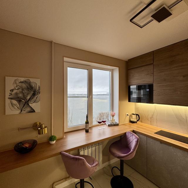 Waterfront apartment with sea view
