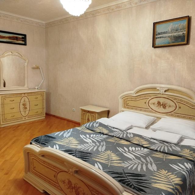 вместительные на Театральной площади 